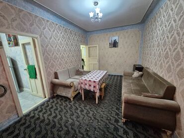 Uzunmüddətli kirayə mənzillər: Təcili! 7 mkr, Era məktəbin yanındaki evin 1ci mərtəbəsindəki 2 — 4