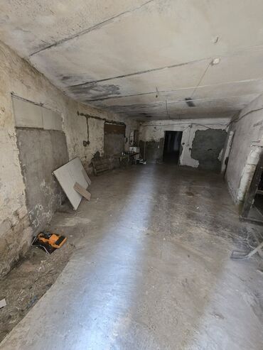 Anbar və emalatxanalar: Obyekt – bir neçə geniş otaqdan ibarət sahə. Xüsusiyyətlər: - Geniş — 6