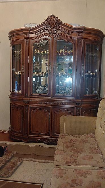 Klassik üslubda mebel dəsti Tərkibi: mohkem ve rengi mohtesem -