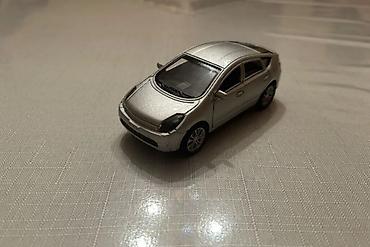 İncəsənət və kolleksiyalar: Kolleksiya üçün metal model avtomobil - Klassik sedan dizaynlı — 7