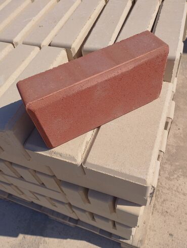 Kərpiclər: **Kerpiç: Evinizi İsti və Rahat Edən Odadavamlı Kərpiclər** *15 İl — 18