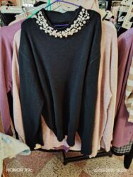 Digər qadın geyimləri: Zərif detalla qadın geyimləri dəsti - Qara trikotaj sviter: dairəvi