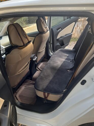 Toyota: Toyota Prius: 2020 г., 1.8 л, Вариатор, Бензин, Хэтчбэк at lalafo.kg — 8 Toyota: Toyota Prius: 2020 г., 1.8 л, Вариатор, Бензин, Хэтчбэк — 8