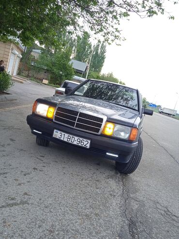 audi 100 1.8: Mercedes-Benz 190 (W201): 1.8 l | 1990 il Sedan