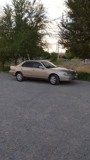 Toyota: Toyota Camry: 1996 г., 2.2 л, Механика, Бензин, Седан