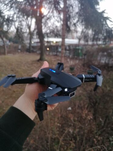 Kvadrokopteri: Drone Pro E88 Lite 2021 TOP Ono što ga razlikuje od ostalih dronova