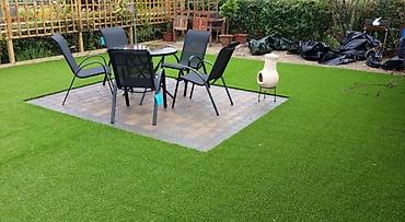 Резиновая плитка: Искусственный газон может играть роль основного элемента в ландшафтном — 7