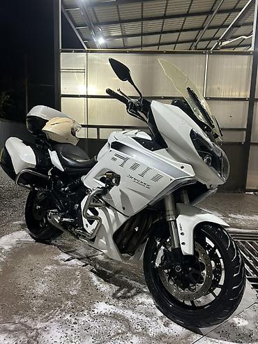 t max: Туристический мотоцикл класса sport-touring, белый.benelli 600 кубов — 2