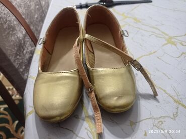 adidas ayaqqabı: Ölçü: 34, rəng - Qızılı, İşlənmiş