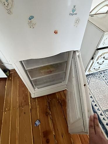 mini refrigerator: Холодильник двухкамерный, белый, с нижней морозильной камерой — 3