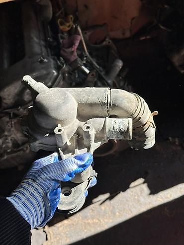 помпа для воды: Водяная помпа в сборе с пластиковым корпусом патрубков и шкивом — 2