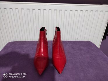 mistery shoes: Ankle boots, 37