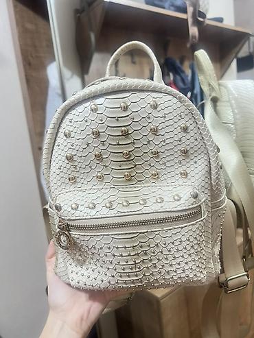 beli: Qadın üçün mini bel çantası/rukzak - Rəng: açıq krem - Material: ilan — 1