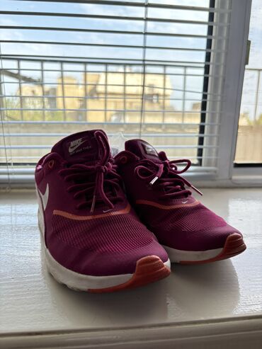 sari krasovka: Nike, Ölçü: 37.5, İşlənmiş