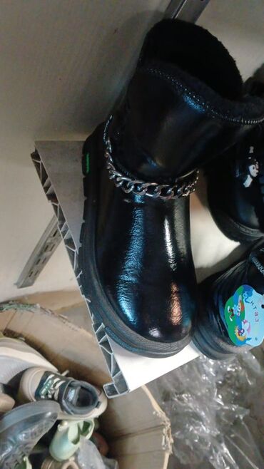 Кроссовки и спортивная обувь: Мужская обувь (несколько моделей) 1) Кроссовки серо‑чёрные Waterproof — 20