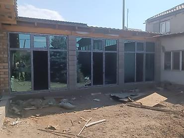 пластика: Пластиковое окно на заказ, Тип окна: Балконные, Витражные, Панорамные, Декоративные особенности: Фрамуга, Бесплатная установка, Без рассрочки — 3