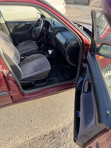 Volkswagen: Volkswagen Vento: 1993 г., 1.8 л, Механика, Бензин, Седан — 7