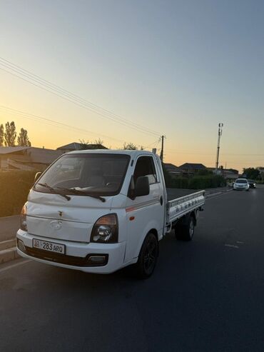 самая деловая машина: Hyundai Porter: 2015 г., 2.5 л, Механика, Дизель, Фургон