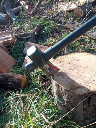 измельчитель дров: Колун- топор- кувалда новый, три в одном отличного качества из