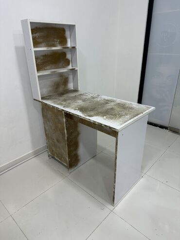 Salon masaları: Manikür üçün masa, Güzgüsüz