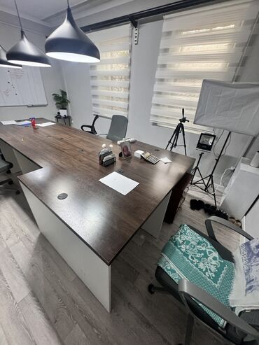 утилизация офисной мебели: Офистик Стол, түсү - Күрөң, Колдонулган