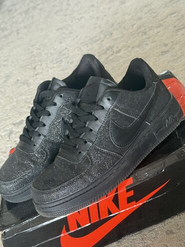 Women's Sneakers and athletic shoes: Продаю очень красивые кроссовки Nike 36 размер, надевала один раз