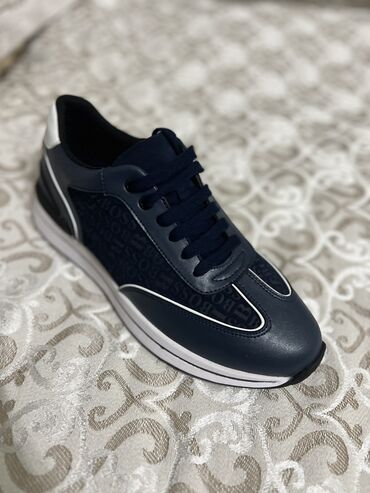 Жеке буюмдар: Темно синие обуви BOSS Состояние классное (новые) Размер - 44