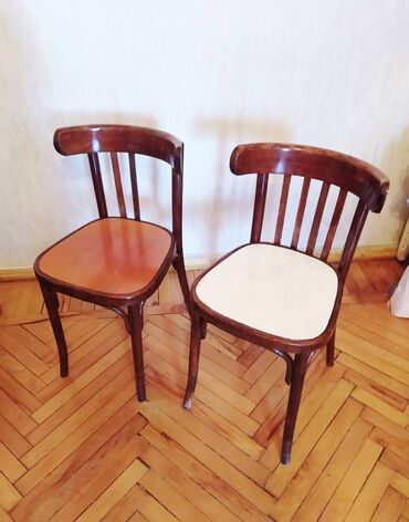 школьные парты и стулья: Oturacaqlar. Venskiy stullar. Birinin qiyməti 5 manat. Plastik stul