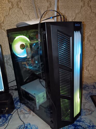 ucuz plansetler qiymeti: Intel(R) Xeon(R) CPU e3 1240 3.40ghz teze!!! 560 rx 4gb 2 fan 128 bit