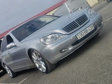 mersedes b klass: Gümüşü rəngdə Mercedes-Benz avtomobili. Komfortlu salonu və müasir