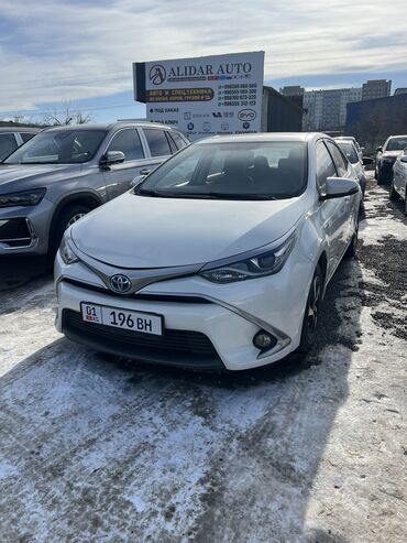 Toyota: Toyota : 2018 г., 1.8 л, Робот, Гибрид, Седан