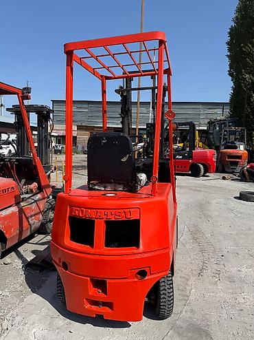 surron light bee: Погрузчик, Komatsu, 2004 г., Колесный, Вилочный — 3