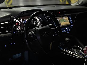 Продажа авто: Toyota Camry: 2018 г., Седан — 5
