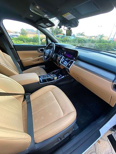 sarento: Kia Sorento – ağ rəngli, yeni loqolu kuzov. Geniş və müasir 7 yerlik — 6