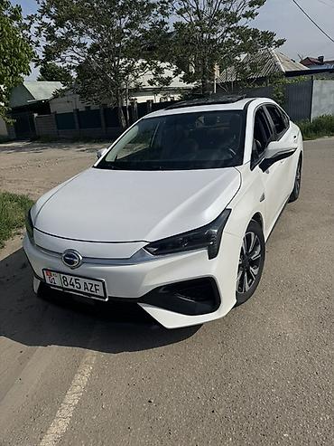 byd e3: GAC Aion S — современный электроседан в белом цвете. Основные — 4