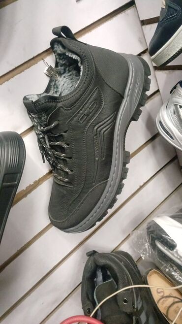 Кроссовки и спортивная обувь: Мужская обувь (несколько моделей) 1) Кроссовки серо‑чёрные Waterproof — 7