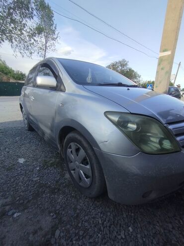 Toyota: Toyota ist: 2003 г., 1.5 л, Автомат, Бензин, Хэтчбэк