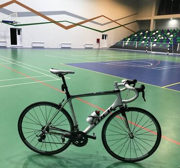 İdman velosipedləri: İşlənmiş Şose velosipedi Trek, 28", sürətlərin sayı: 11, Ünvandan götürmə