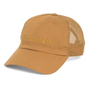 норковые шапки: TIMBERLAND. Фирменная вышивка Timberland на передней части этой