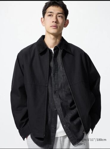 Демисезонные куртки: UNIQLO Уни куртка-оверсайз в минималистичном стиле, черного цвета