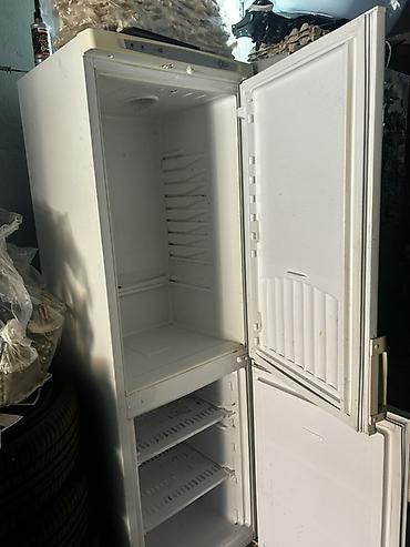 mini xolodenik: Ağ rəngli ikiqapılı soyuducu. Bu model yuxarıda soyuducu hissə və — 2