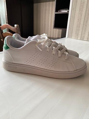 dunk low: Белые кроссовки Adidas с низким профилем и зеленой вставкой на — 2