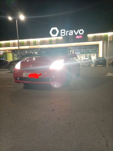 Toyota: Toyota Prius hibrid, qırmızı rəng, liftback kuzov. Texniki və — 2