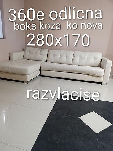 Ugaone garniture: Nameštaj – više artikala 1) Drvena vitrina sa staklenim krilima – — 32