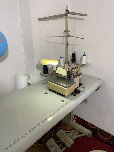 швейная машинка оверлог: Тигүүчү машина Juki, Оверлок
