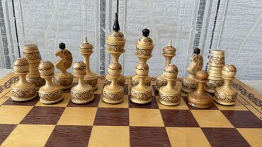 Шахматы: Шахматы "Манас" Производство Кыргызстан, Кыял. 90х годов. Доска — 4