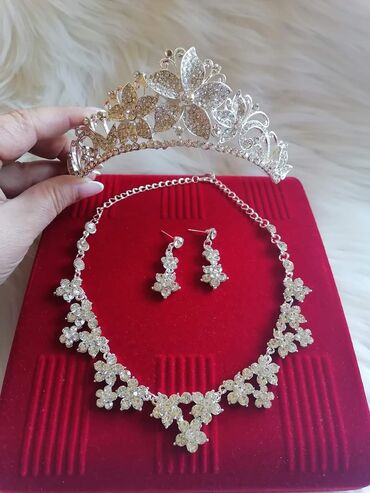 Setovi nakita: Cena 2500 din — 9