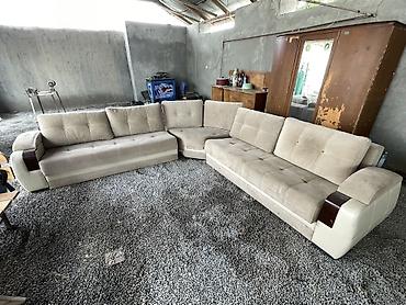 Divan və kreslo dəstləri: Bej rəngdə künc divan dəsti - Tərkib: 2 böyük üçoturacaqlı modul + — 2