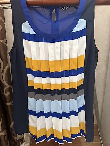 hilfiger: Tommy Hilfiger qadın bluzası - Modell: qolsuz, dairəvi yaxalı - — 3