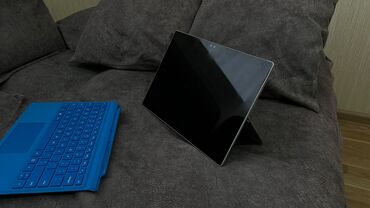 Apple MacBook: Apple MacBook, 13.3 ", Intel Core i5, 256 GB — 11